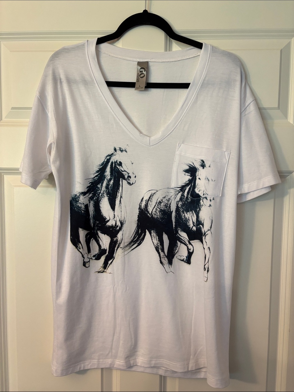 Go Couture White Short Sleeve V-Neck Tee with Navy Horse Print